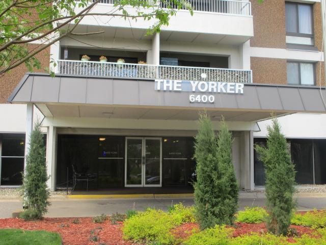 6400 York Ave S #410, Edina, MN 55435