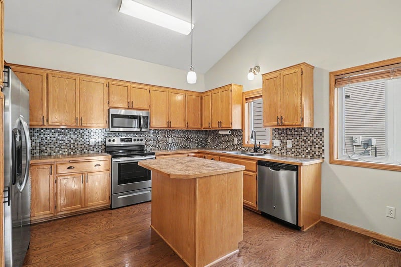 420 9th Ave NE, Lonsdale, MN 55046