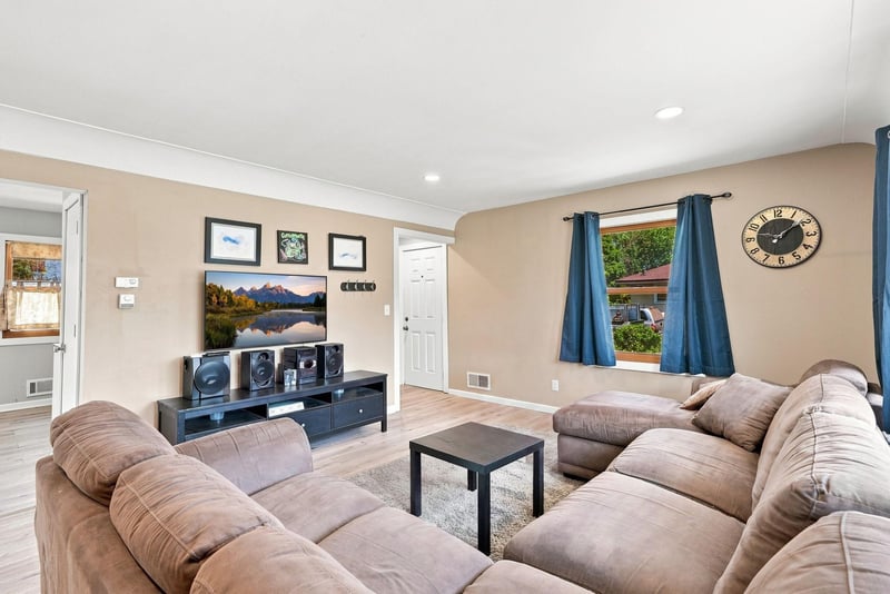 959 North St, Anoka, MN 55303