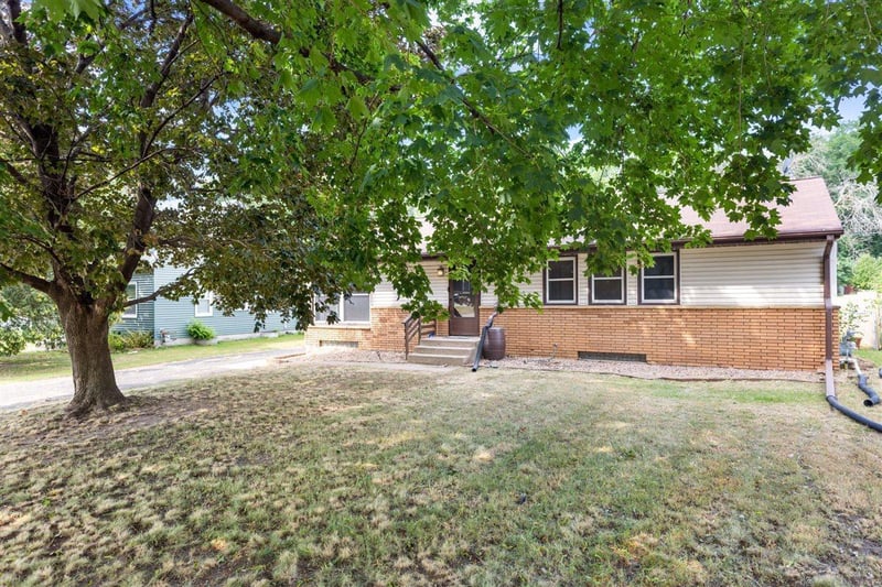1733 White Bear Ave N, Maplewood, MN 55109