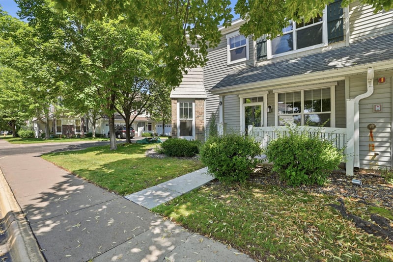 1601 Woodlynn Ave #4, Maplewood, MN 55109