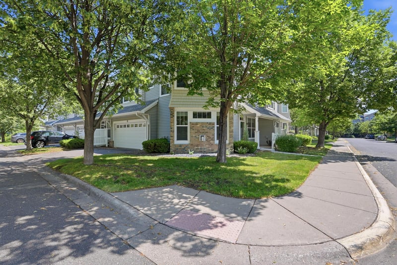 1601 Woodlynn Ave #4, Maplewood, MN 55109