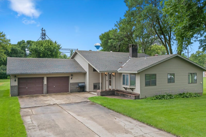 280 Colfax Ave NE, Hector, MN 55342