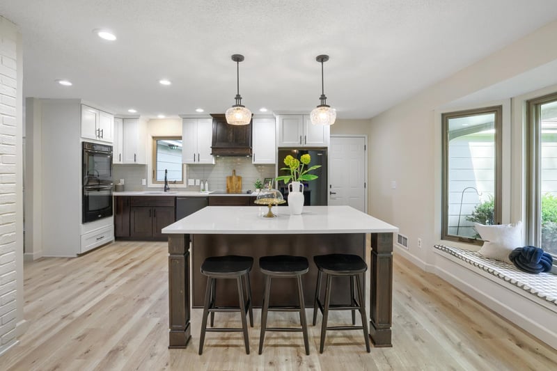 8100 Rhode Island Cir, Bloomington, MN 55438