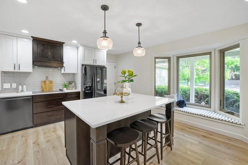 8100 Rhode Island Cir, Bloomington, MN 55438