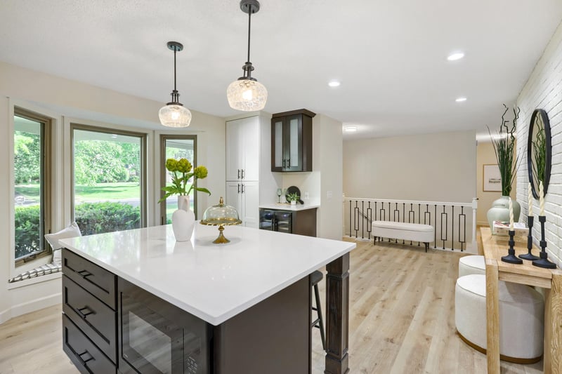 8100 Rhode Island Cir, Bloomington, MN 55438