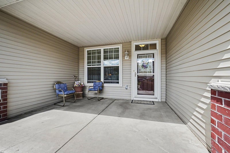 1601 Sumac Cir #B, Carver, MN 55315