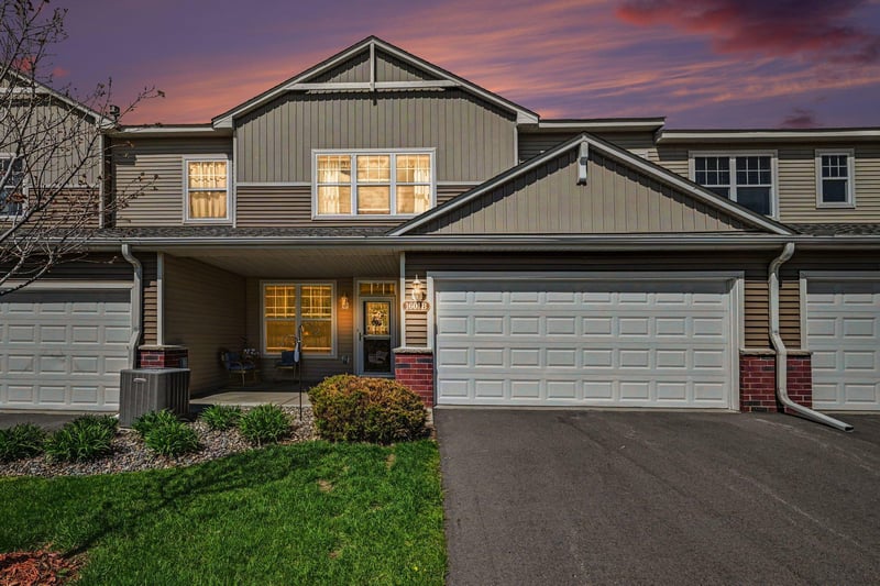 1601 Sumac Cir #B, Carver, MN 55315