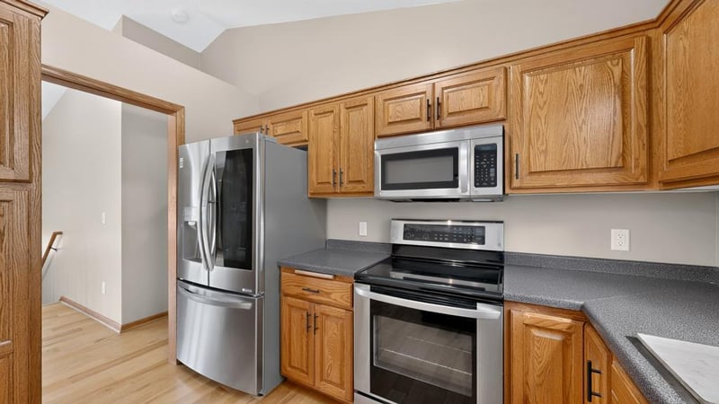 290 5th Ave SE, Plainview, MN 55964