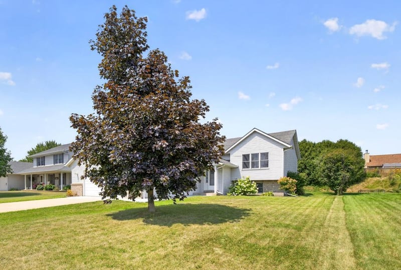 290 5th Ave SE, Plainview, MN 55964