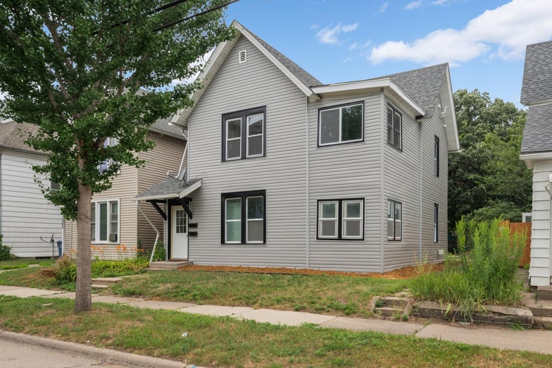 1007 19th Ave NE, Minneapolis, MN 55418