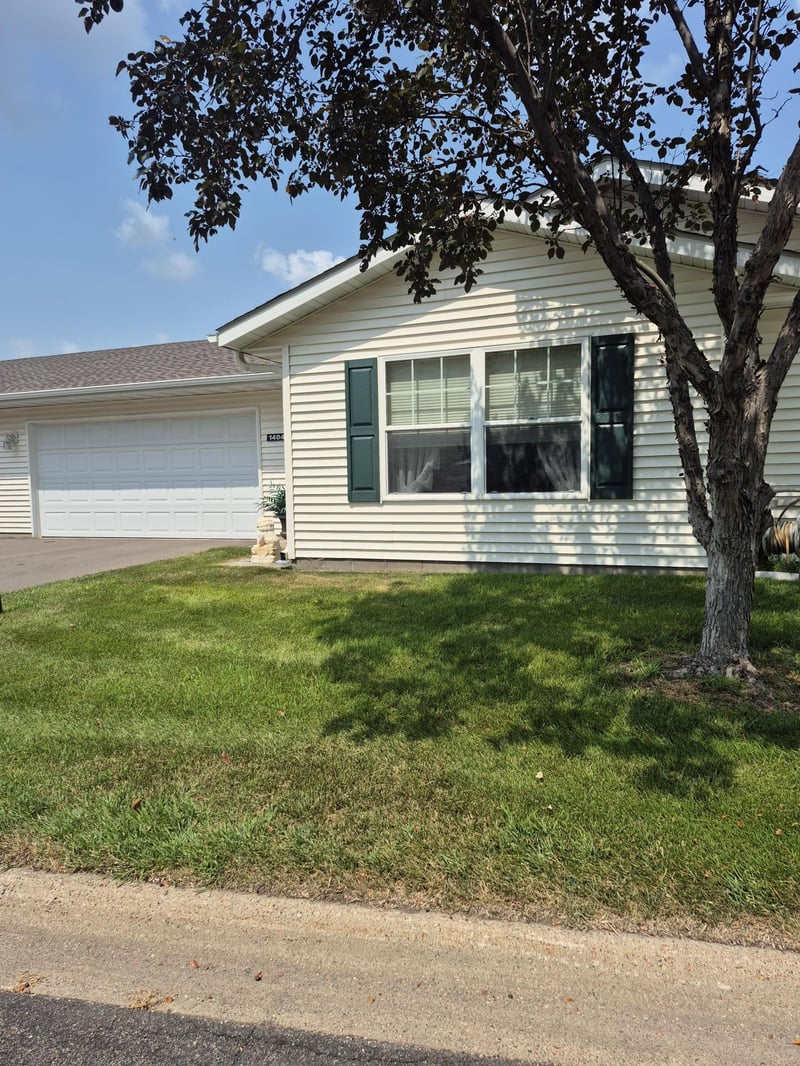 1404 Presidential Dr, Northfield, MN 55057