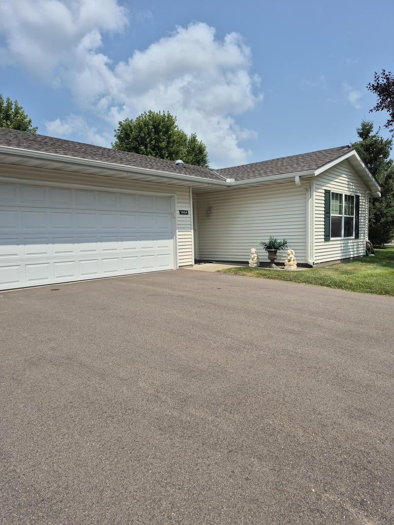 1404 Presidential Dr, Northfield, MN 55057