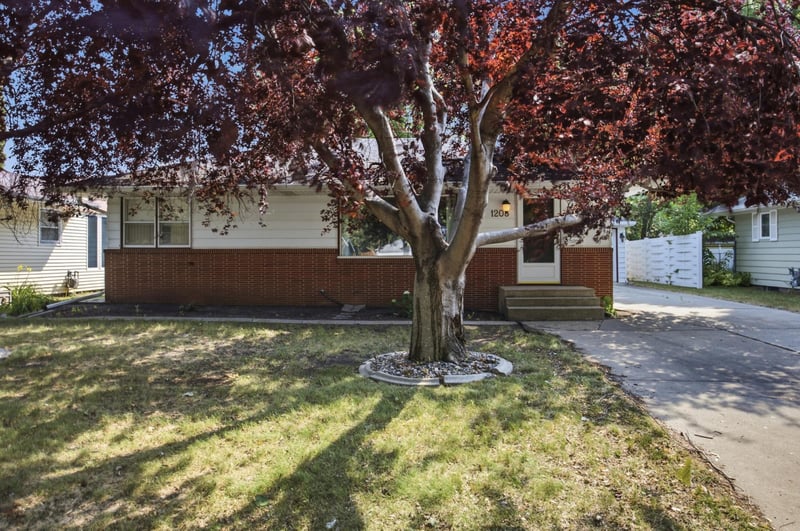 1208 18th St S, Moorhead, MN 56560