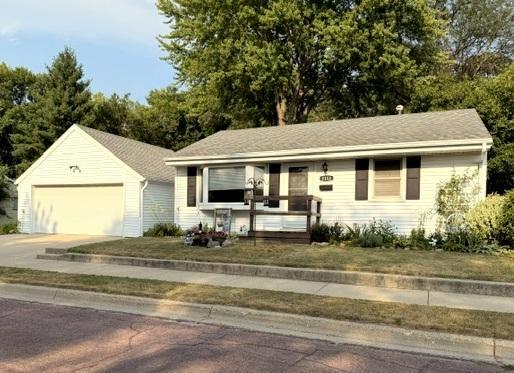 1113 Drake Ave, Windom, MN 56101