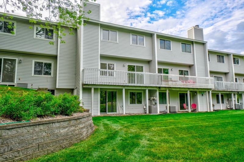 2174 Tower Ct, Woodbury, MN 55125