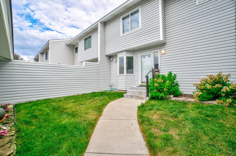 2174 Tower Ct, Woodbury, MN 55125