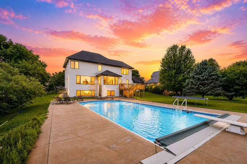 9140 Heritage Way, Woodbury, MN 55125