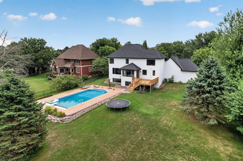 9140 Heritage Way, Woodbury, MN 55125