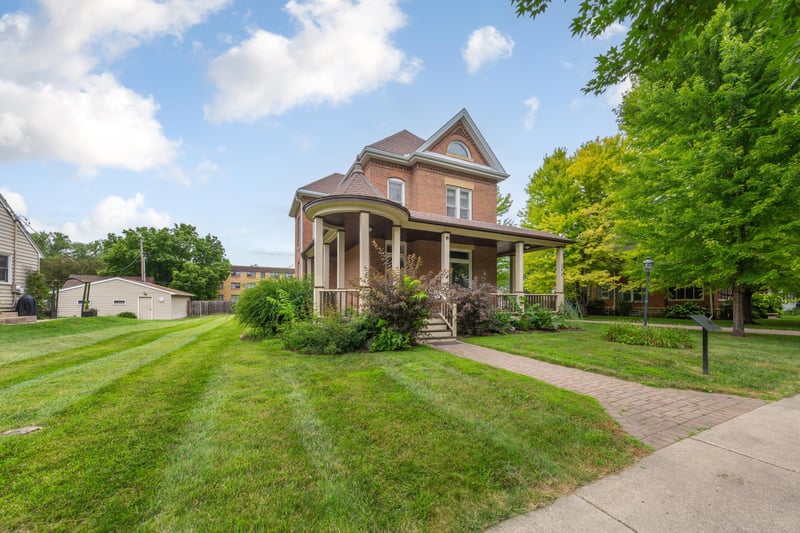 322 Wheeler Ave, North Mankato, MN 56003