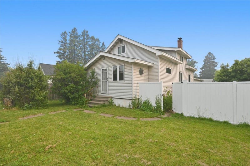 5215 E 2nd St, Superior, WI 54880