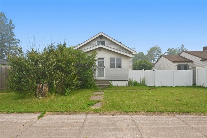 5215 E 2nd St, Superior, WI 54880