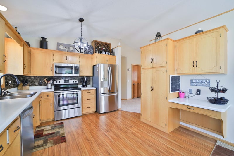 908 Lilac Ln, Little Falls, MN 56345