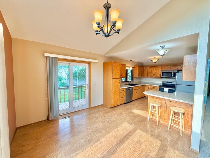 219 Lakeview Dr, Spicer, MN 56288