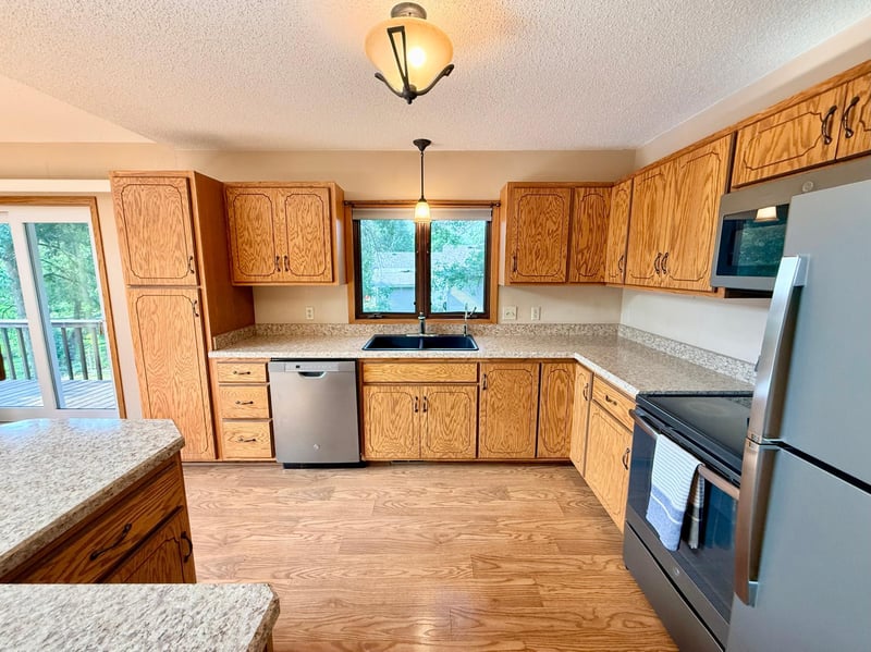 219 Lakeview Dr, Spicer, MN 56288