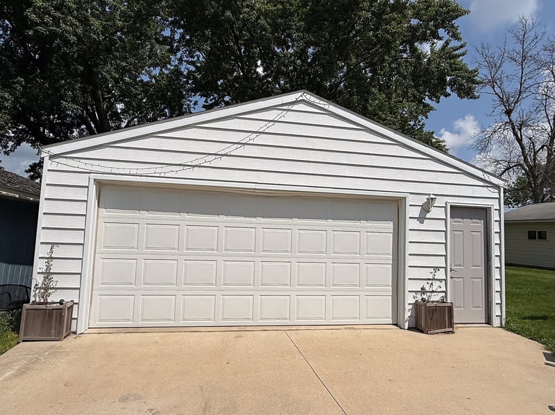 1911 4th Ave NE, Austin, MN 55912