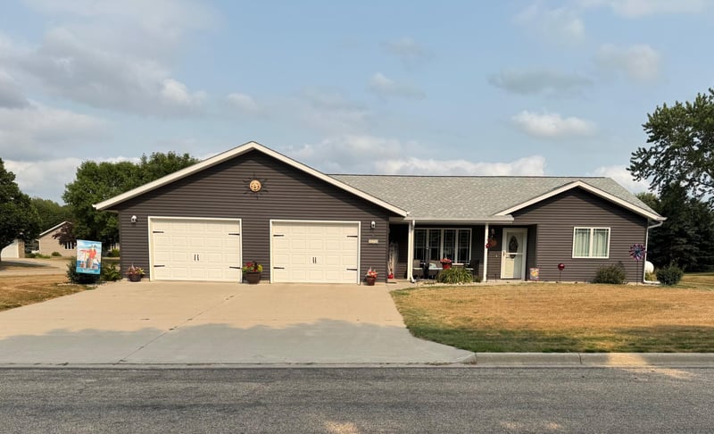 326 Rock River Dr, Edgerton, MN 56128
