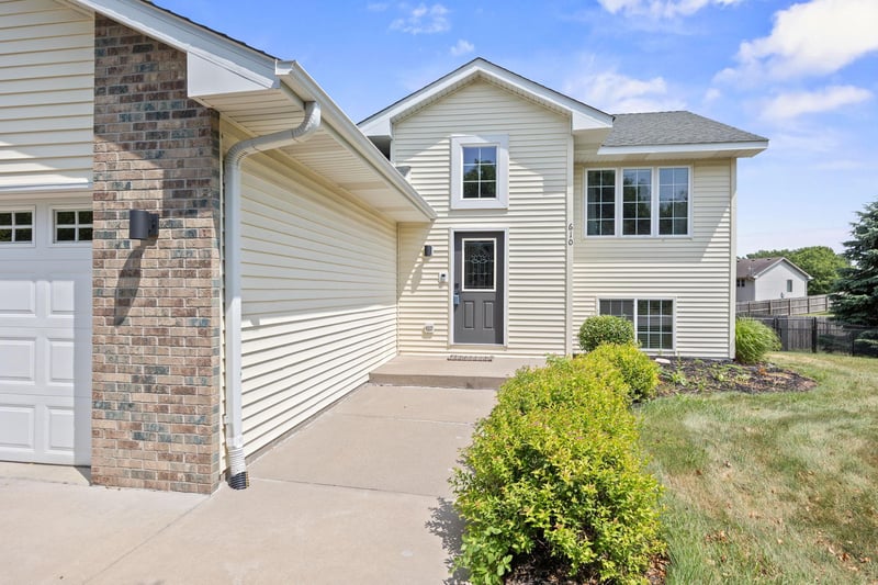 610 Cedar Ave N, Maple Lake, MN 55358