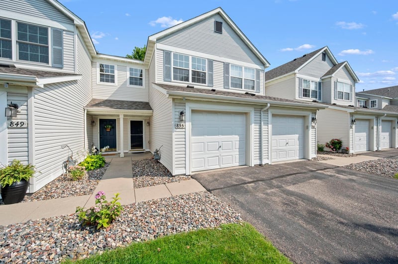 855 Providence Dr, Shakopee, MN 55379