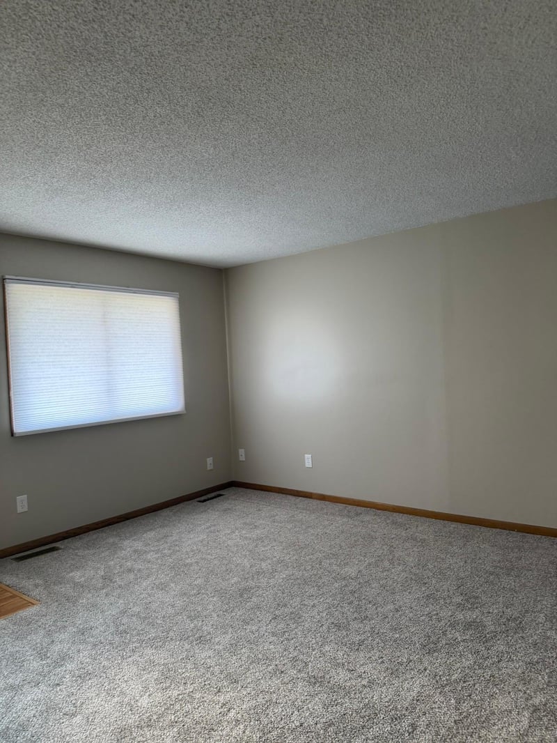 1552 Creek Meadows Dr NW, Coon Rapids, MN 55433