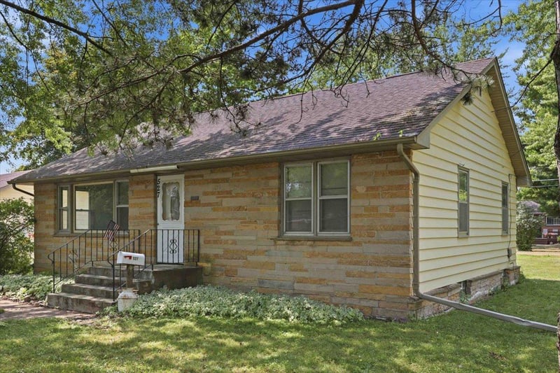527 Morrison St, Mora, MN 55051