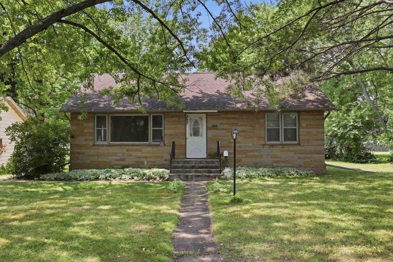 527 Morrison St, Mora, MN 55051