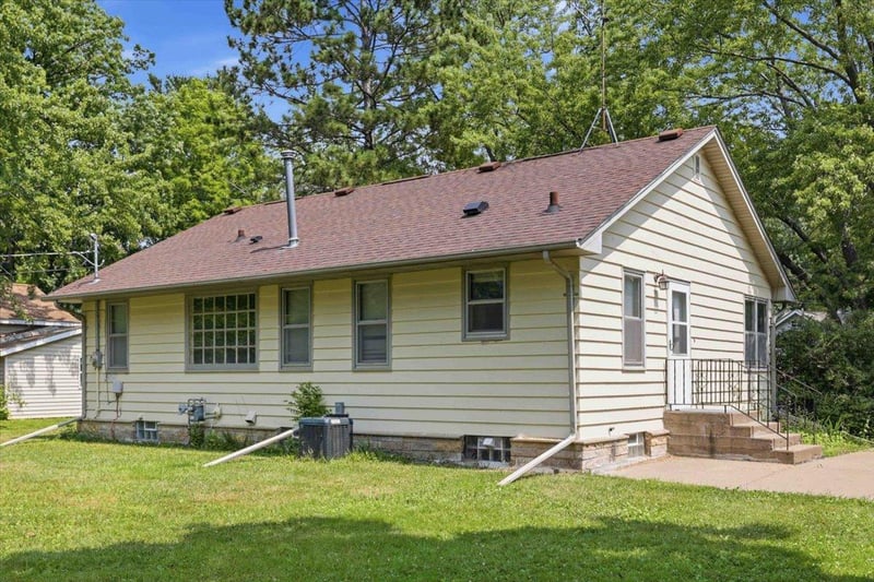 527 Morrison St, Mora, MN 55051