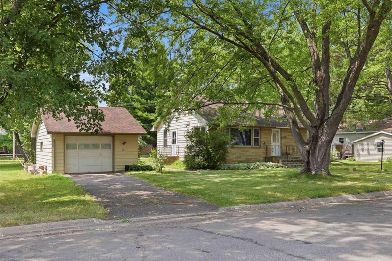 527 Morrison St, Mora, MN 55051