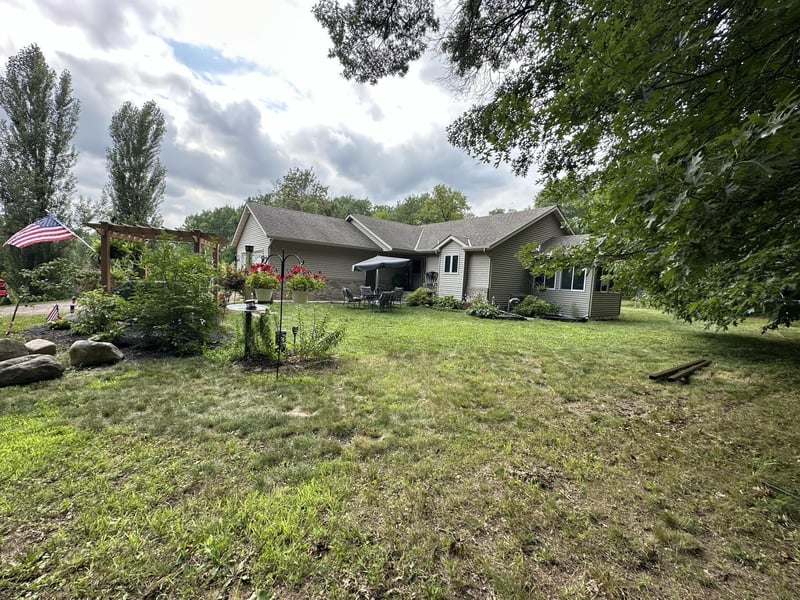 890 Saint Croix Trl, Taylors Falls, MN 55084