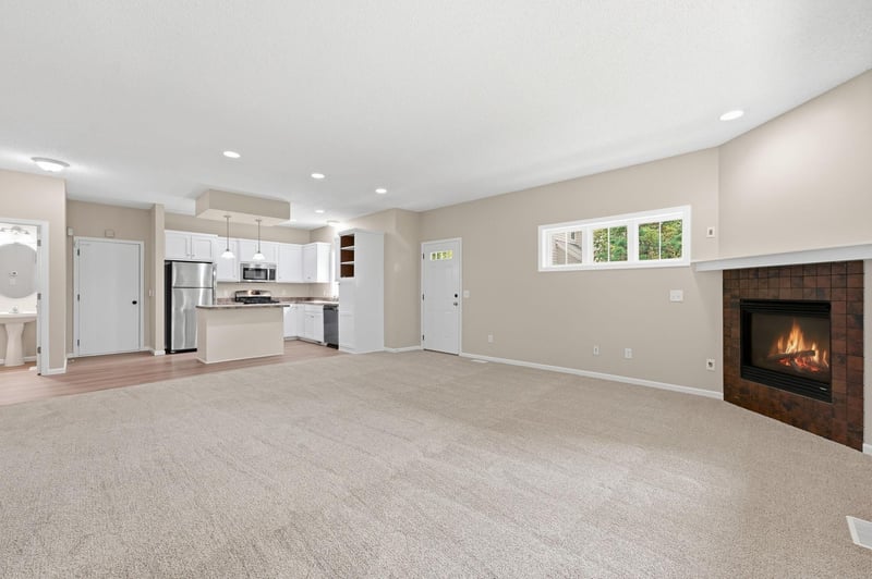 3012 Cottage Ln N, Maplewood, MN 55109