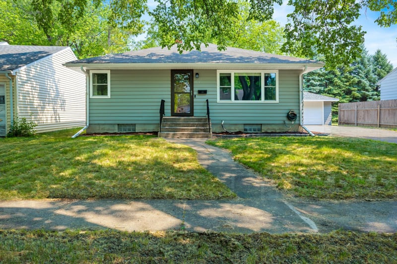 1124 10 1/2 St N, Moorhead, MN 56560