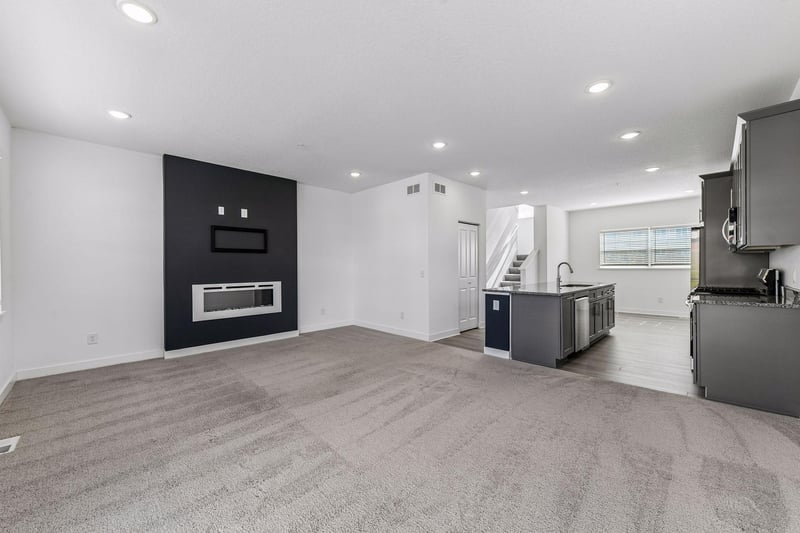 3141 Clover Ridge Dr, Chaska, MN 55318