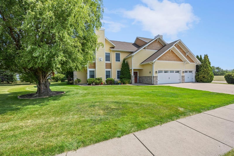 755 Hickory Way #2, Lake City, MN 55041