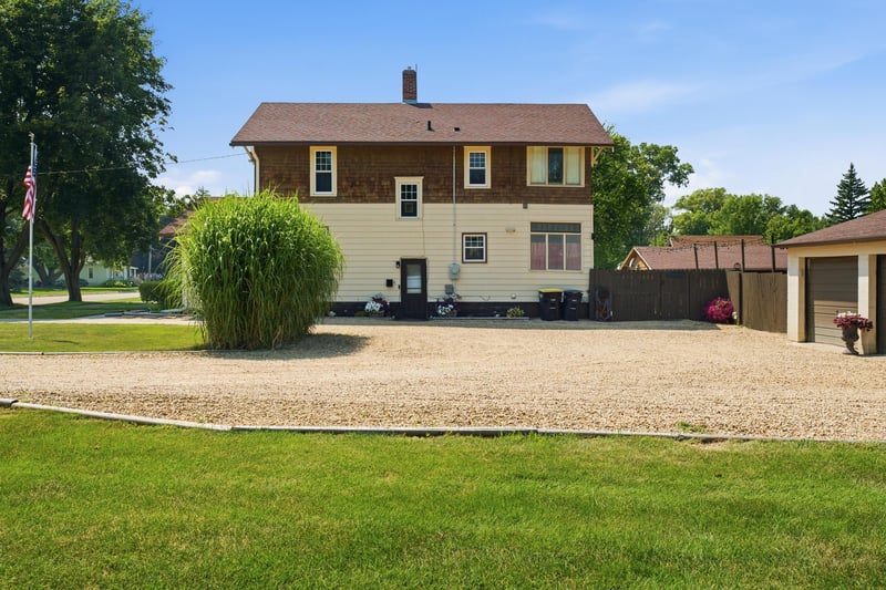 137 1st Ave NW, Winnebago, MN 56098