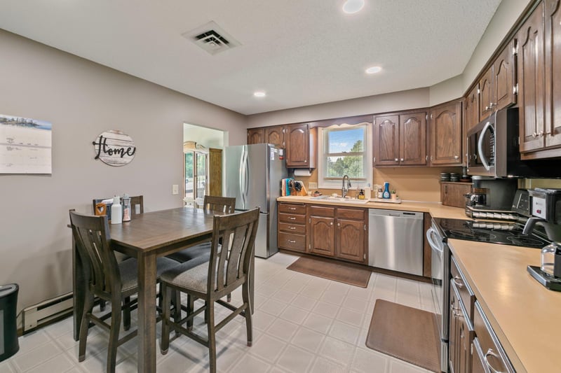 5330 Pine Cone Ln, Carver, MN 55315
