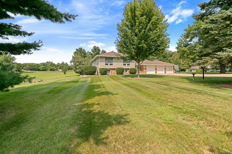 5330 Pine Cone Ln, Carver, MN 55315