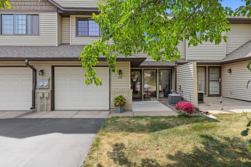 1514 Cottage Dr, Stillwater, MN 55082