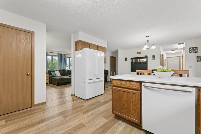 430 9th St E, Hector, MN 55342