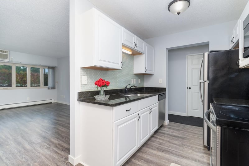 4351 Parklawn Ave #7E, Edina, MN 55435