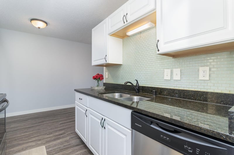 4351 Parklawn Ave #7E, Edina, MN 55435